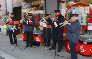 donate to the salvation army to benefit the people of the plymouth community